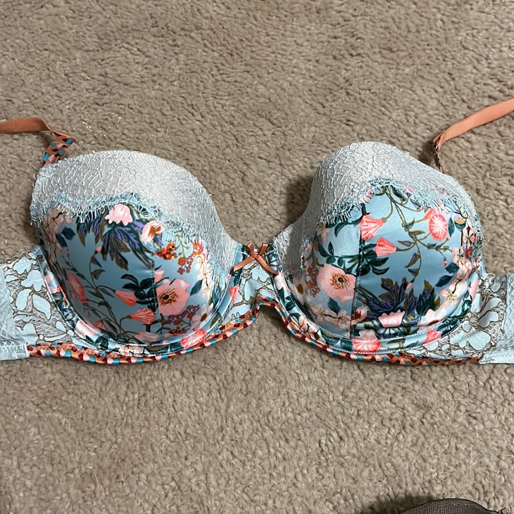 VS Bra